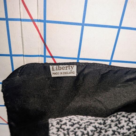 Liberty black and white patterned scarf - Picture 4 of 4